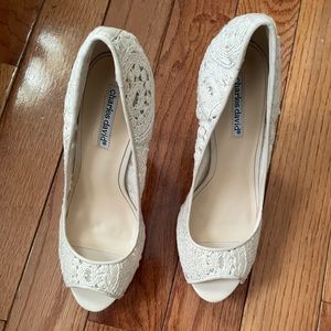 Charles David Women’s Tan crochet Peep Toe Heels 👠 size 9.5, new good condition